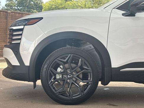 New 2026 Nissan Kicks SR w/ SR Premium Package AWD/4WD image 5