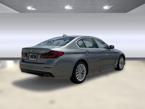 Used 2023 BMW 530i w/ Convenience Package RWD image 9