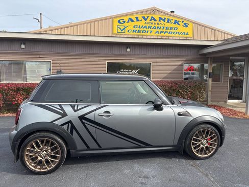 Used 2010 MINI Cooper Hardtop image 4