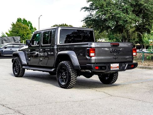 Used 2025 Jeep Gladiator Sport image 7