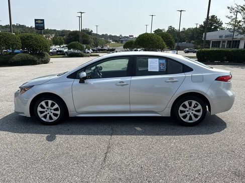 Used 2025 Toyota Corolla LE FWD image 6