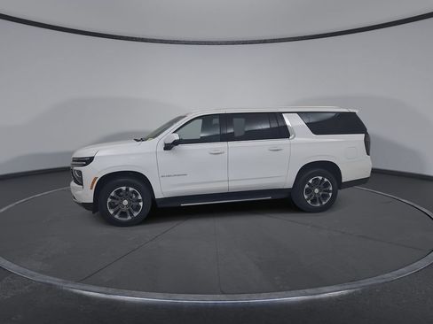 Used 2025 Chevrolet Suburban LT w/ Comfort Package AWD/4WD image 8