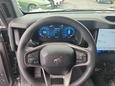Used 2025 Ford Bronco 4-Door AWD/4WD image 25