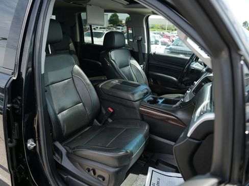 Used 2019 GMC Yukon XL SLT w/ Open Road Package AWD/4WD image 23