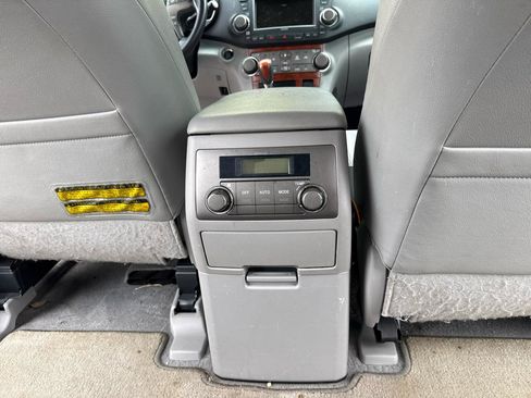 Used 2010 Toyota Highlander Limited FWD image 10