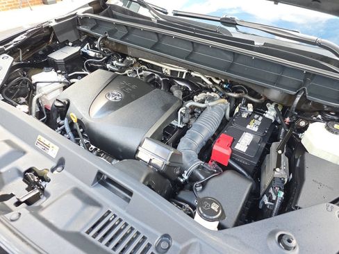 Used 2021 Toyota Highlander XLE FWD image 27