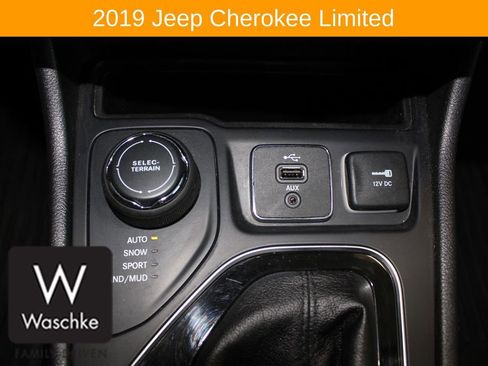 Used 2019 Jeep Cherokee Limited AWD/4WD image 31