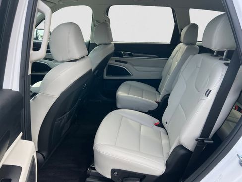 Certified 2023 Kia Telluride S image 11