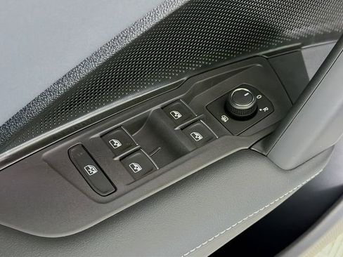 New 2026 Volkswagen Tiguan SE R-Line FWD image 19