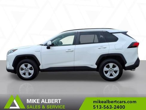 Used 2021 Toyota RAV4 XLE AWD/4WD image 4
