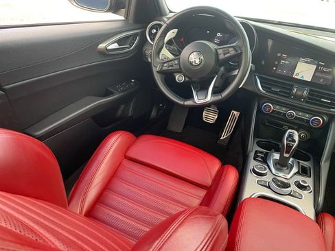 Used 2024 Alfa Romeo Giulia Veloce image 20