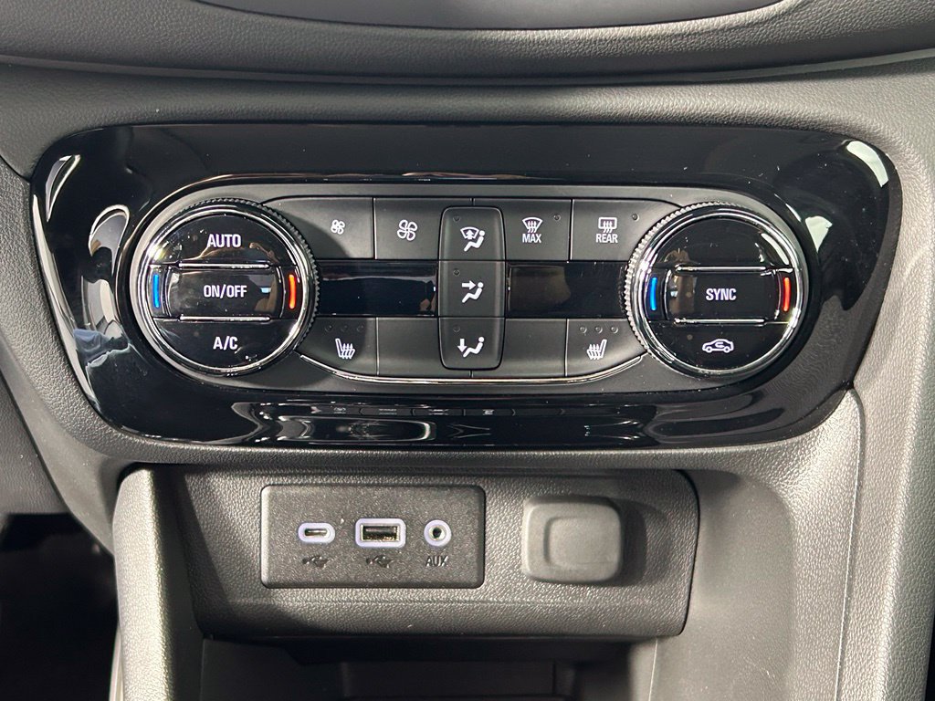 Used 2023 Buick Encore GX Essence w/ Experience Buick Package AWD/4WD image 21