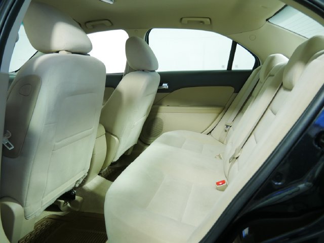 Used 2009 Ford Fusion SE FWD image 17