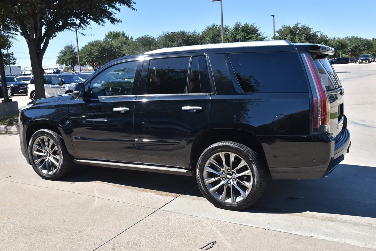 Used 2019 Cadillac Escalade Premium Luxury w/ Escalade Sport Edition AWD/4WD image 11