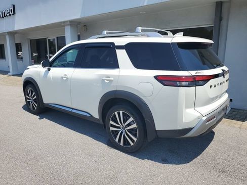 Certified 2024 Nissan Pathfinder Platinum w/ Black Appearance Package FWD image 2