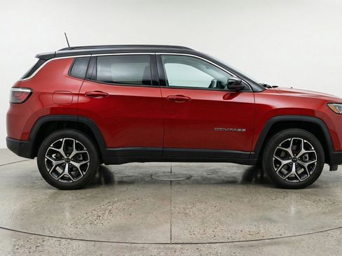 Used 2025 Jeep Compass Limited image 11