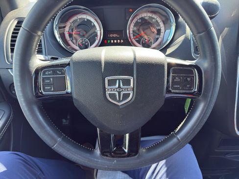 Used 2017 Dodge Grand Caravan SE image 18