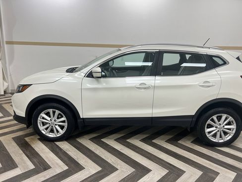 Used 2018 Nissan Rogue Sport SV image 3