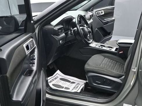 Used 2020 Ford Explorer XLT w/ Comfort Package AWD/4WD image 15
