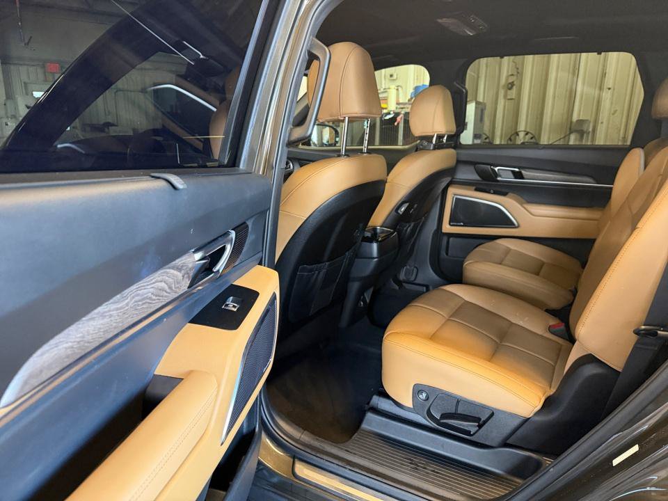 Used 2022 Kia Telluride SX w/ Towing Package FWD image 34