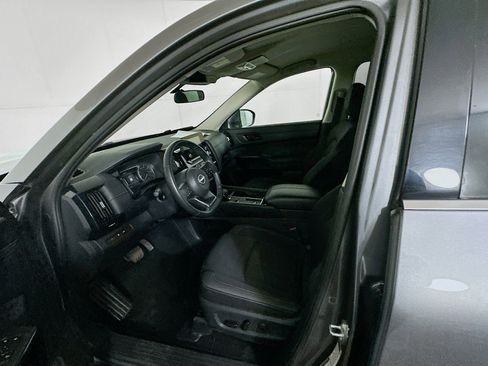 Used 2025 Nissan Pathfinder SV image 13