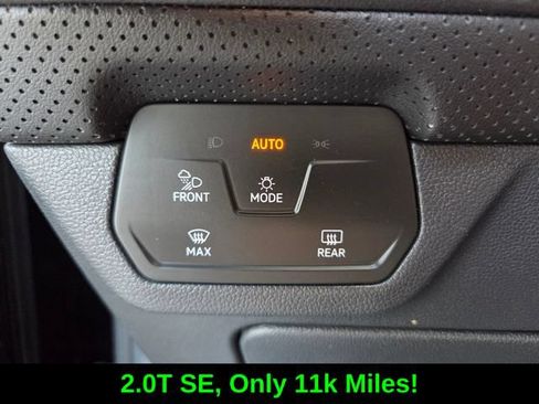 Used 2024 Volkswagen Atlas Cross Sport SE FWD image 21