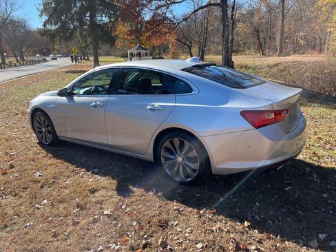 Used 2017 Chevrolet Malibu Premier w/ Premier Sun and Wheel Package image 7