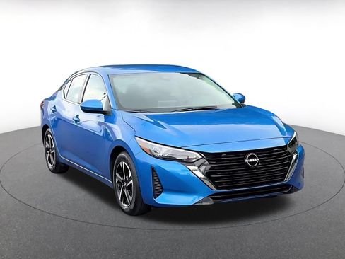 Used 2025 Nissan Sentra SV FWD image 3