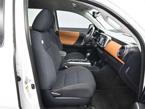 Used 2017 Toyota Tacoma SR5 w/ Tow Package image 40