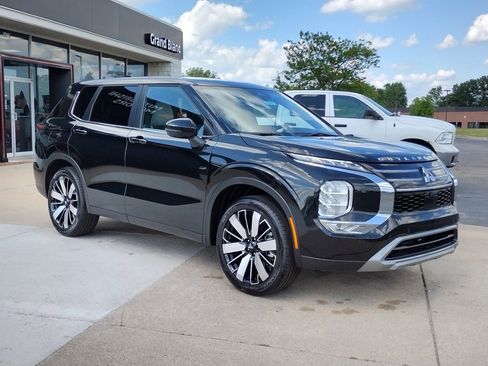 New 2025 Mitsubishi Outlander SE image 14