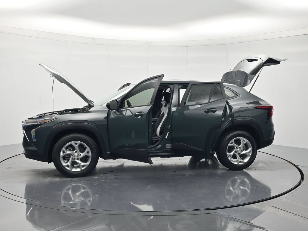 New 2026 Chevrolet Trax LS w/ LS Convenience Package FWD image 45