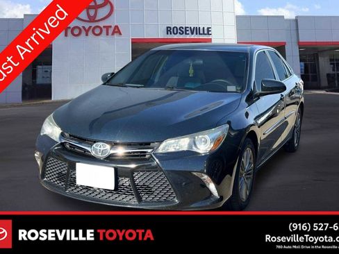 Used 2017 Toyota Camry SE FWD image 1