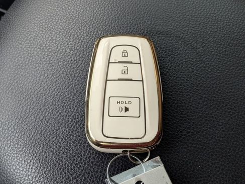 Used 2022 Toyota RAV4 XLE image 31