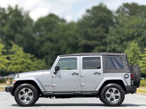 Used 2016 Jeep Wrangler Unlimited Sahara image 8