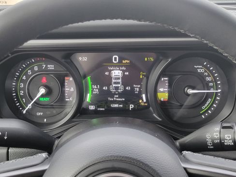 Used 2025 Jeep Wrangler Unlimited Rubicon 4xe w/ Safety Group AWD/4WD image 9