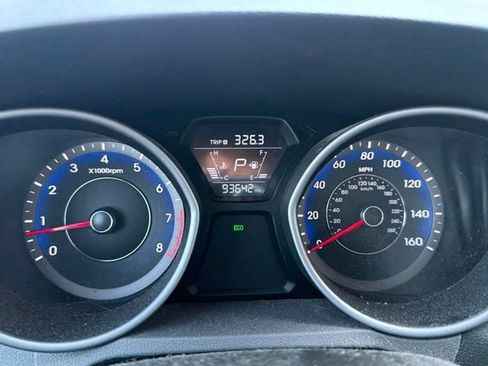 Used 2016 Hyundai Elantra SE w/ Option Group 02 FWD image 9