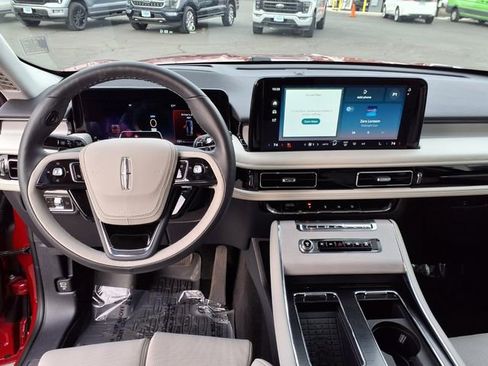 Used 2025 Lincoln Aviator Reserve w/ Equipment Group 201A AWD/4WD image 16