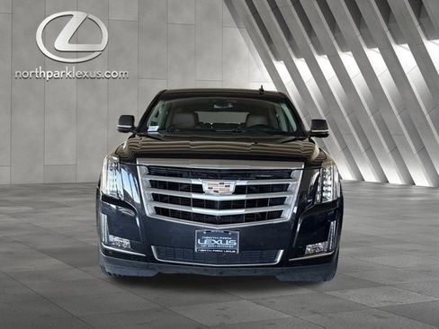 Used 2019 Cadillac Escalade Luxury image 7