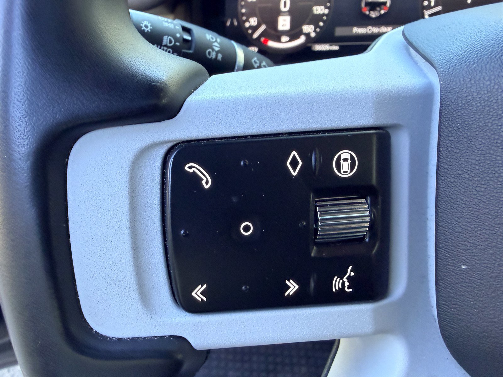 Used 2025 Land Rover Defender 110 S AWD/4WD image 19