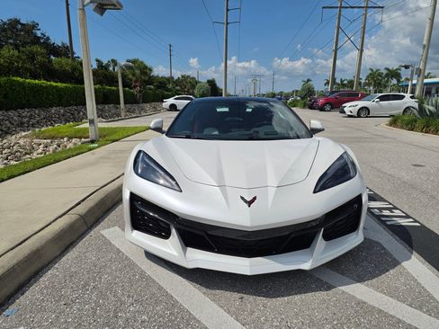 Used 2023 Chevrolet Corvette Z06 RWD image 2