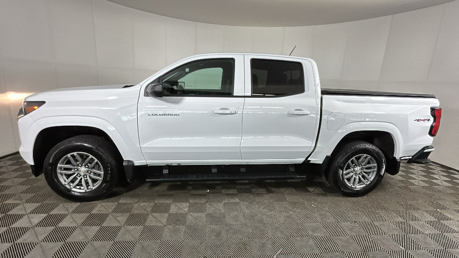 Used 2026 Chevrolet Colorado LT w/ LPO, Pro Essentials Package AWD/4WD image 6