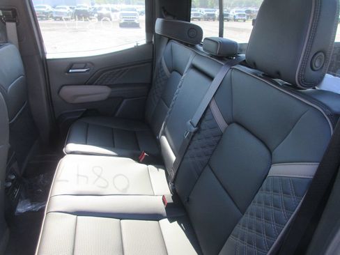 New 2026 GMC Canyon Denali AWD/4WD image 13