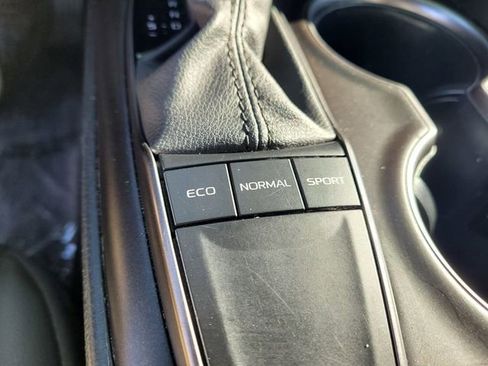 Used 2024 Toyota Camry SE image 21