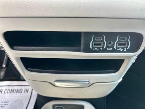 Used 2024 Chrysler Pacifica Touring-L FWD image 32