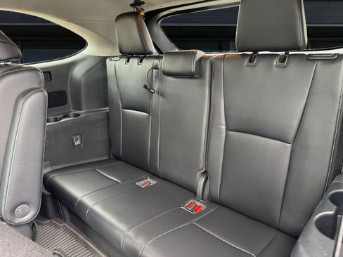Used 2023 Toyota Highlander Limited AWD/4WD image 16