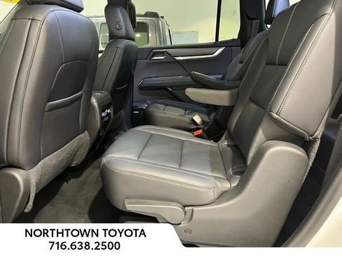 Used 2024 GMC Acadia Elevation image 17