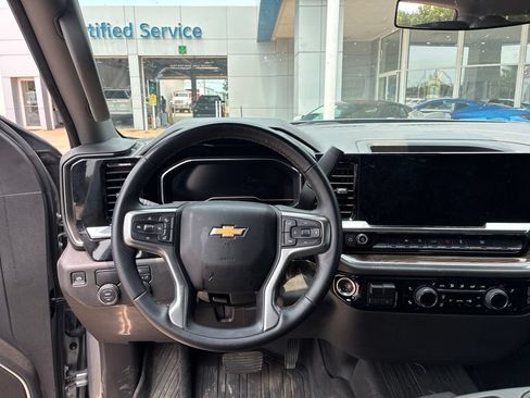 Used 2025 Chevrolet Silverado 1500 LT RWD image 16