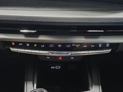 Used 2025 Cadillac XT4 Sport image 25