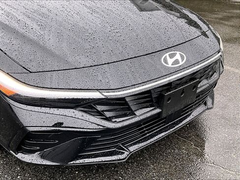 Used 2025 Hyundai Elantra SEL FWD image 31