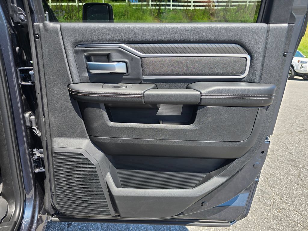New 2026 RAM 2500 Big Horn AWD/4WD image 39